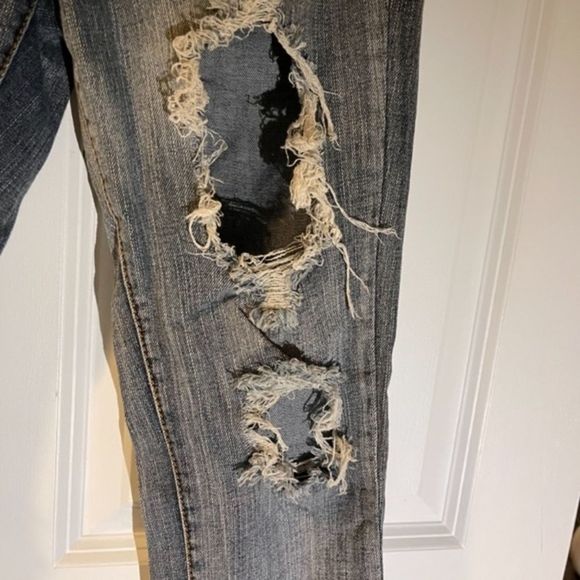 Mossimo Supply Co Distressed Ripped Skinny Jeans Size 5 - Picture 3 of 7